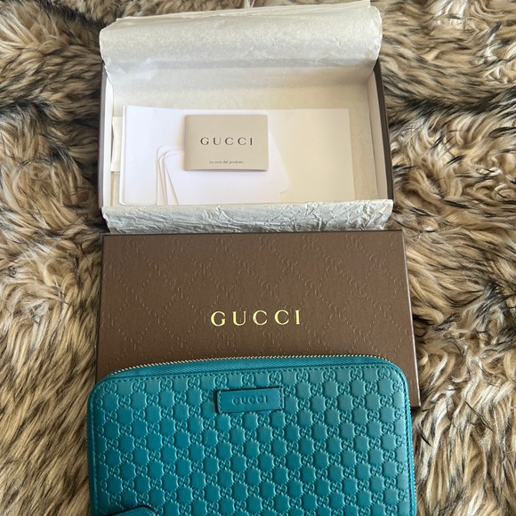 Gucci mini G wallet. - Picture 3 of 6